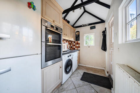 1382565-6-691c94e...