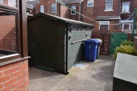 Rear yard &amp; Shed