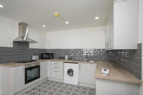Lounge/Mod Kitchen