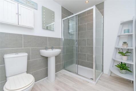 Master Bed. Ensuite