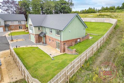 4 Ridge Close