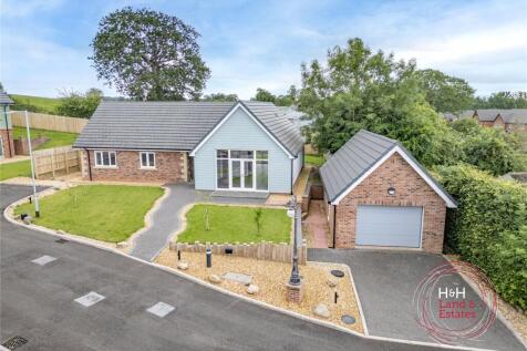 5 Ridge Close