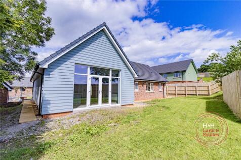 5 Ridge Close