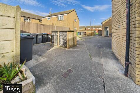 CAM02176G0-PR0735...