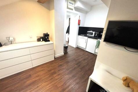 Kitchen Area.jpg