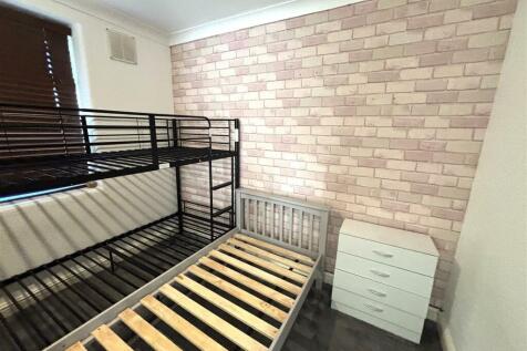 BEDROOM.jpeg