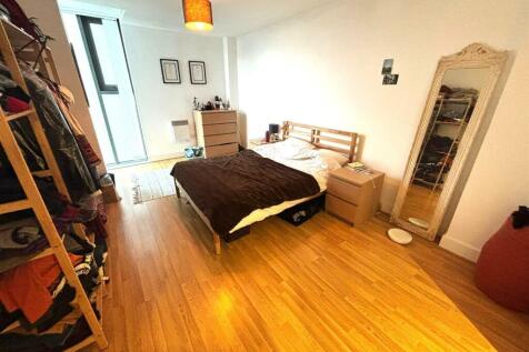 MASTER BEDROOM.jpg