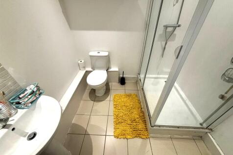 SHOWER ENSUITE.jpg