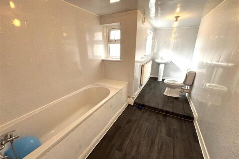 BATHROOM.jpeg