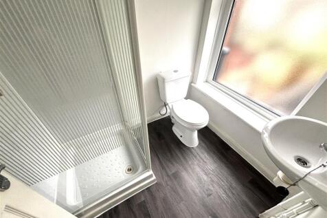 SHOWER ROOM .jpeg