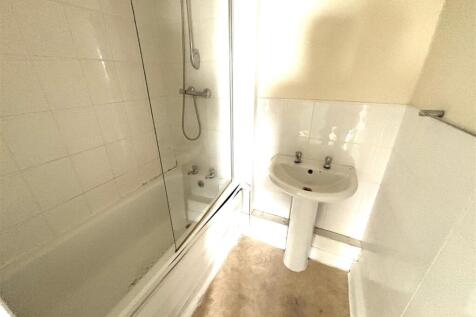 BATHROOM.jpeg