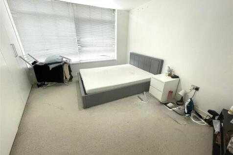 BEDROOM.jpeg