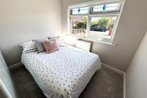 BEDROOM2.jpeg