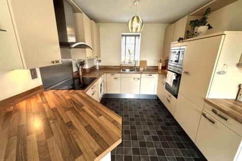 Kitchen 1.jpg