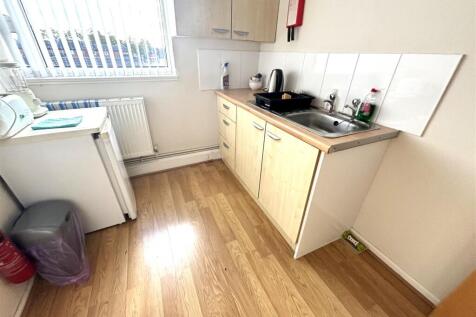 Kitchen Area.jpeg
