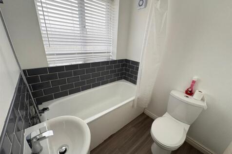 WhatsApp Image 2025-11-07 at 12.41.00_08efb22e.jpg