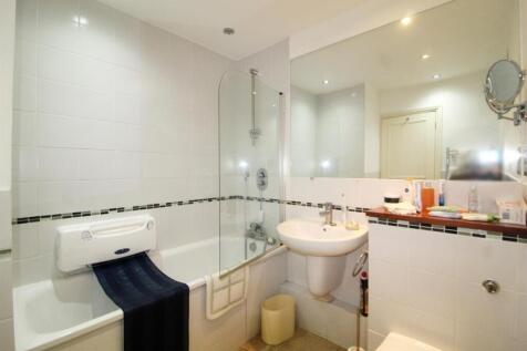 en-suite edit.jpg