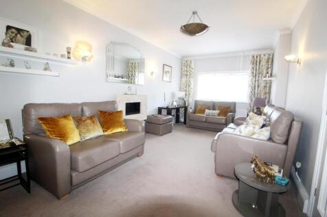 e Living room 2.jpg