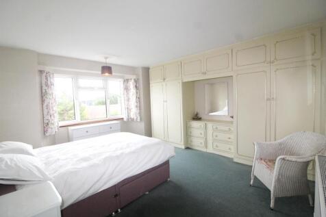 Bedroom 1 e.jpg
