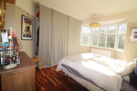 e Bedroom 1.jpg