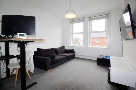 e Flat 3 living room.jpg