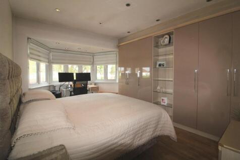 e Bedroom 1.jpg