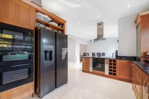 NEW KITCHEN.JPG