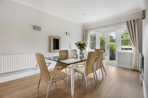Dining Room (1).JPG