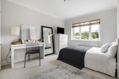 Bedroom (5).JPG
