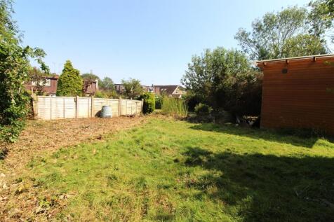 Garden to side of hot tub.JPG