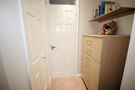 Dressing Room to Bedroom 2