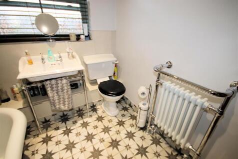 View of En-suite Bathroom
