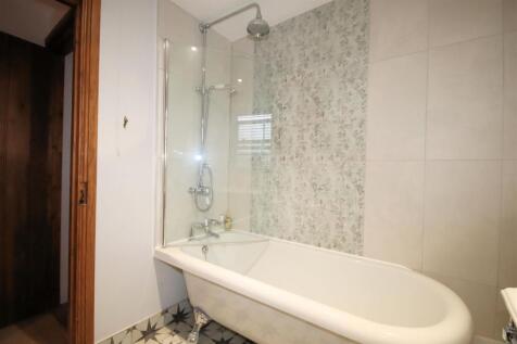 View of En-suite Bathroom