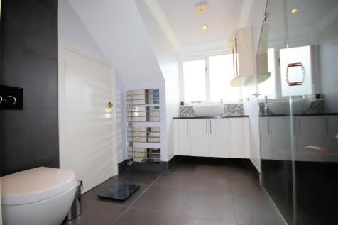 Master En-suite Shower Room
