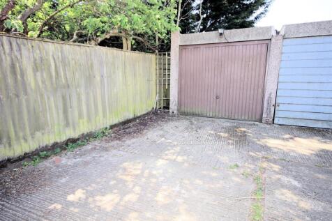 Single Garage &amp; Parking Space