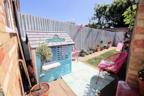 Rear Courtyard Garden