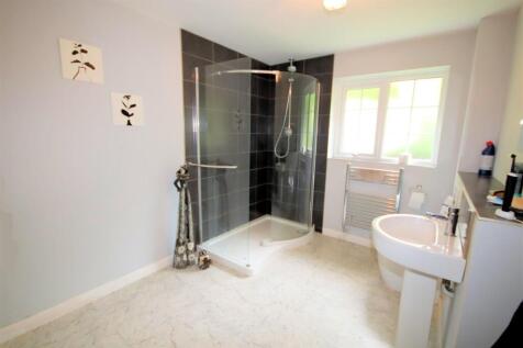 Family Shower Room 1