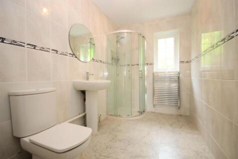 Family Shower Room 2