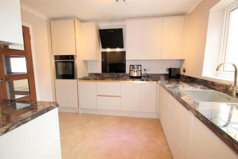 Fitted Kitchen/Breakfast Room