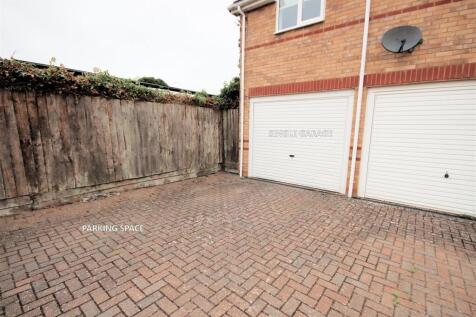 Single Garage &amp; Parking Space