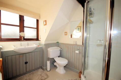 View of En-suite Bathroom