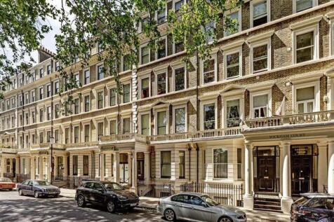 One double bed ground floor flat in Kensington