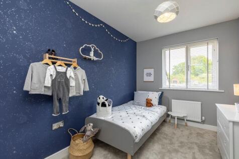 Ideal bedroom for young children or as a home office