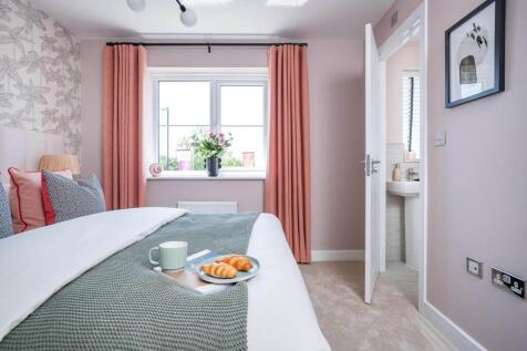 The main bedroom host a private en-suite, creating space for you to relax away from the rest of the