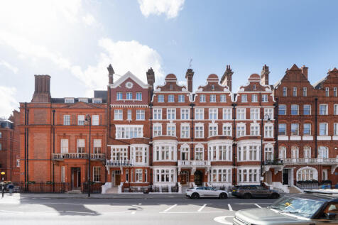 3, 49 Pont Street...
