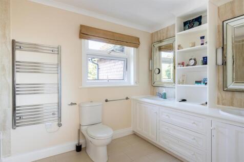Principal Bedroom En-Suite