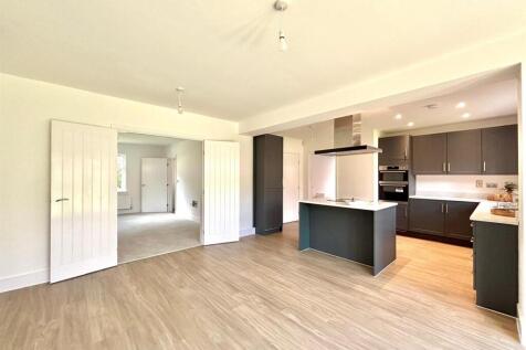 Kitchen/Dining Area