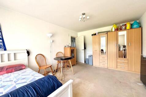 WhatsApp Image 2025-09-22 at 11.53.02_364867f4.jpg