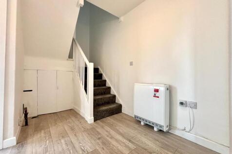 WhatsApp Image 2025-10-25 at 12.55.09_35083430.jpg