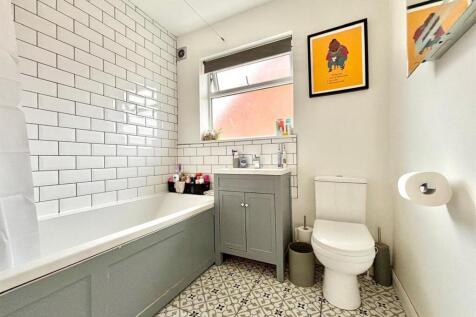 WhatsApp Image 2025-10-31 at 15.07.30_05427e4a.jpg